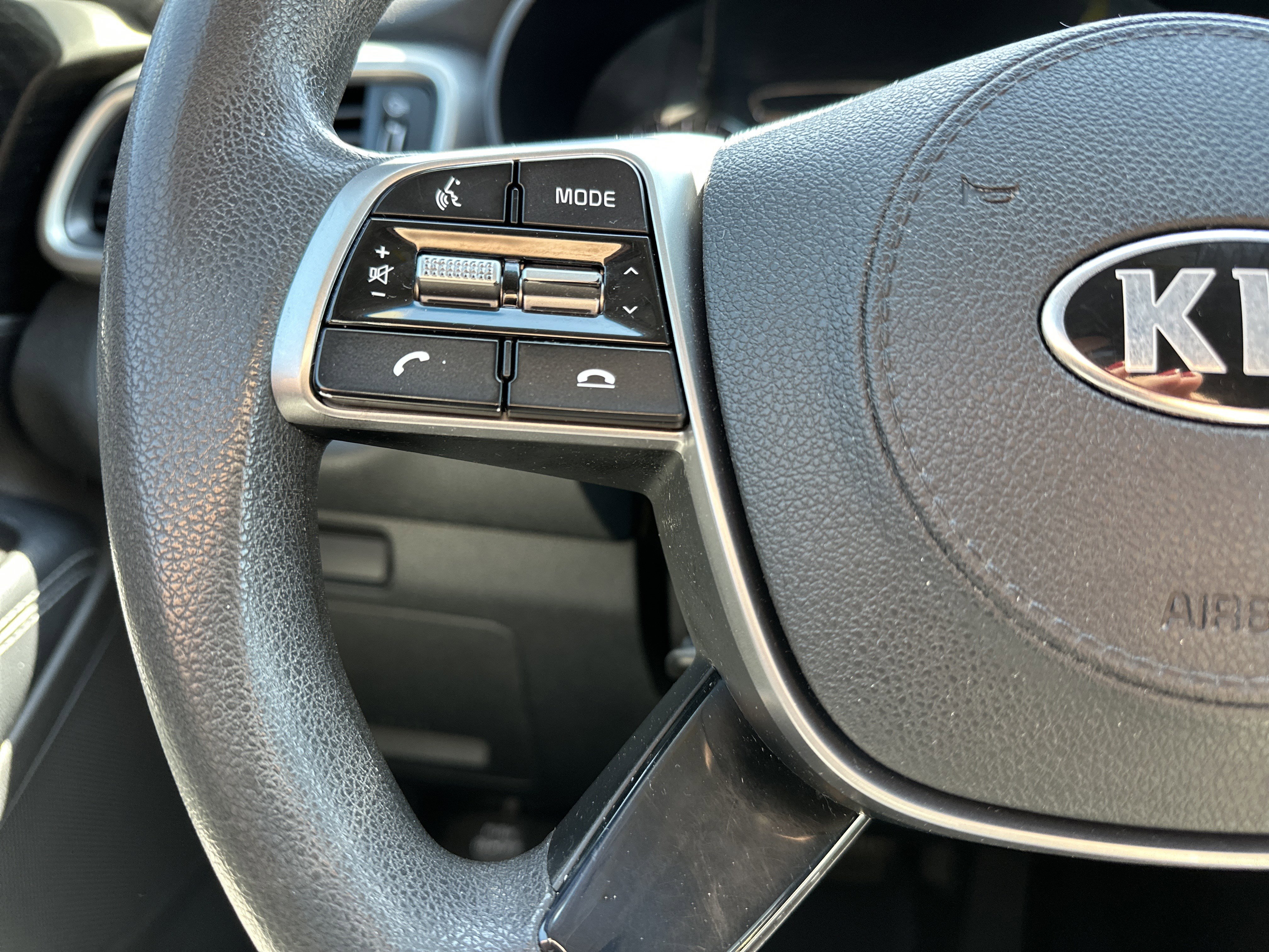 Used 2019 Kia Sorento L image 18