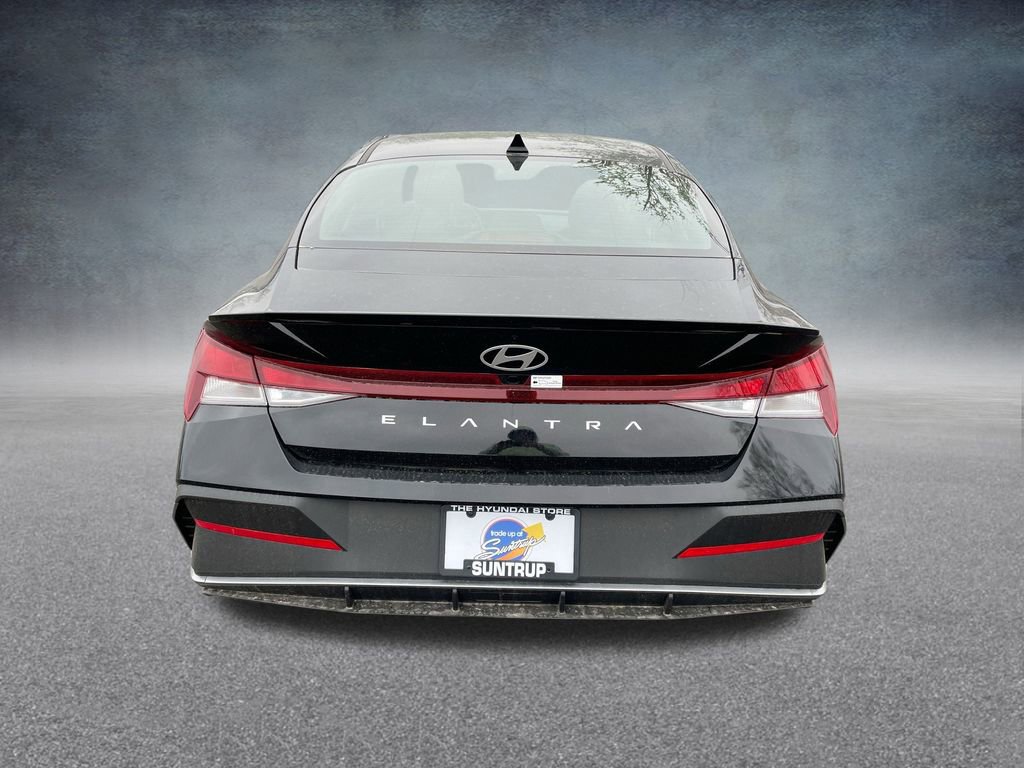 Certified 2025 Hyundai Elantra Sport image 30