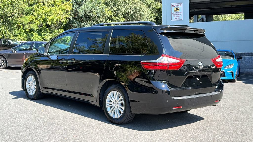 Used 2015 Toyota Sienna XLE Premium FWD image 3