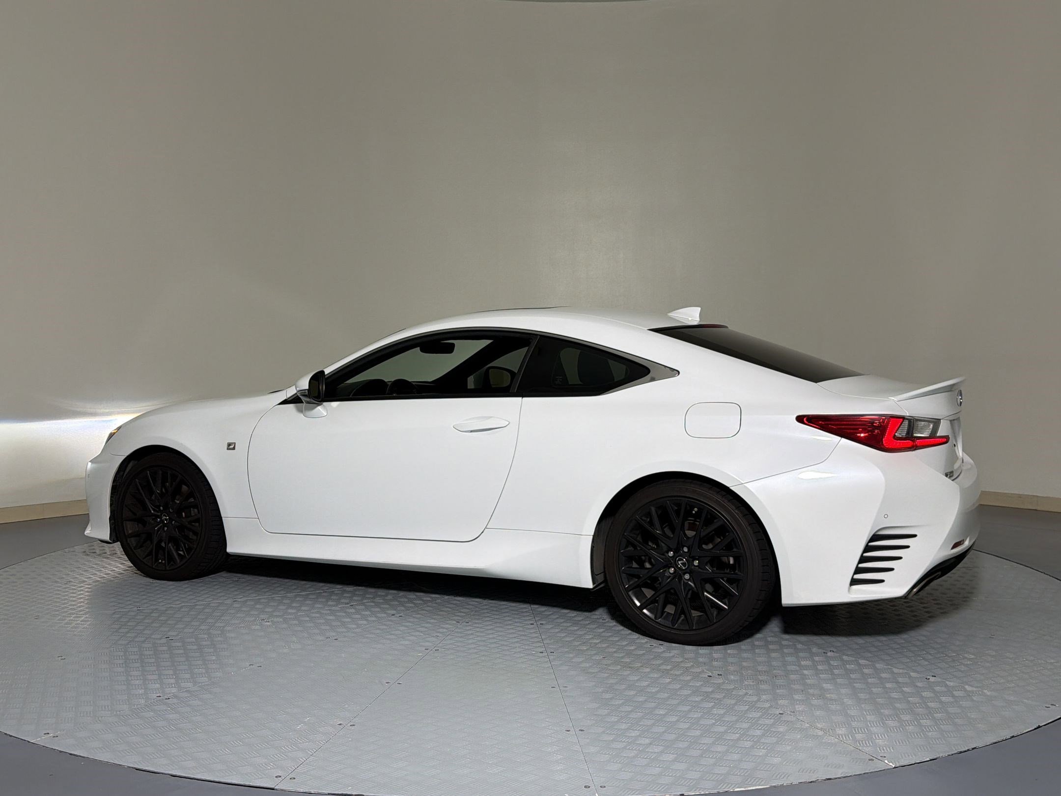 Used 2017 Lexus RC 200t F Sport RWD image 3