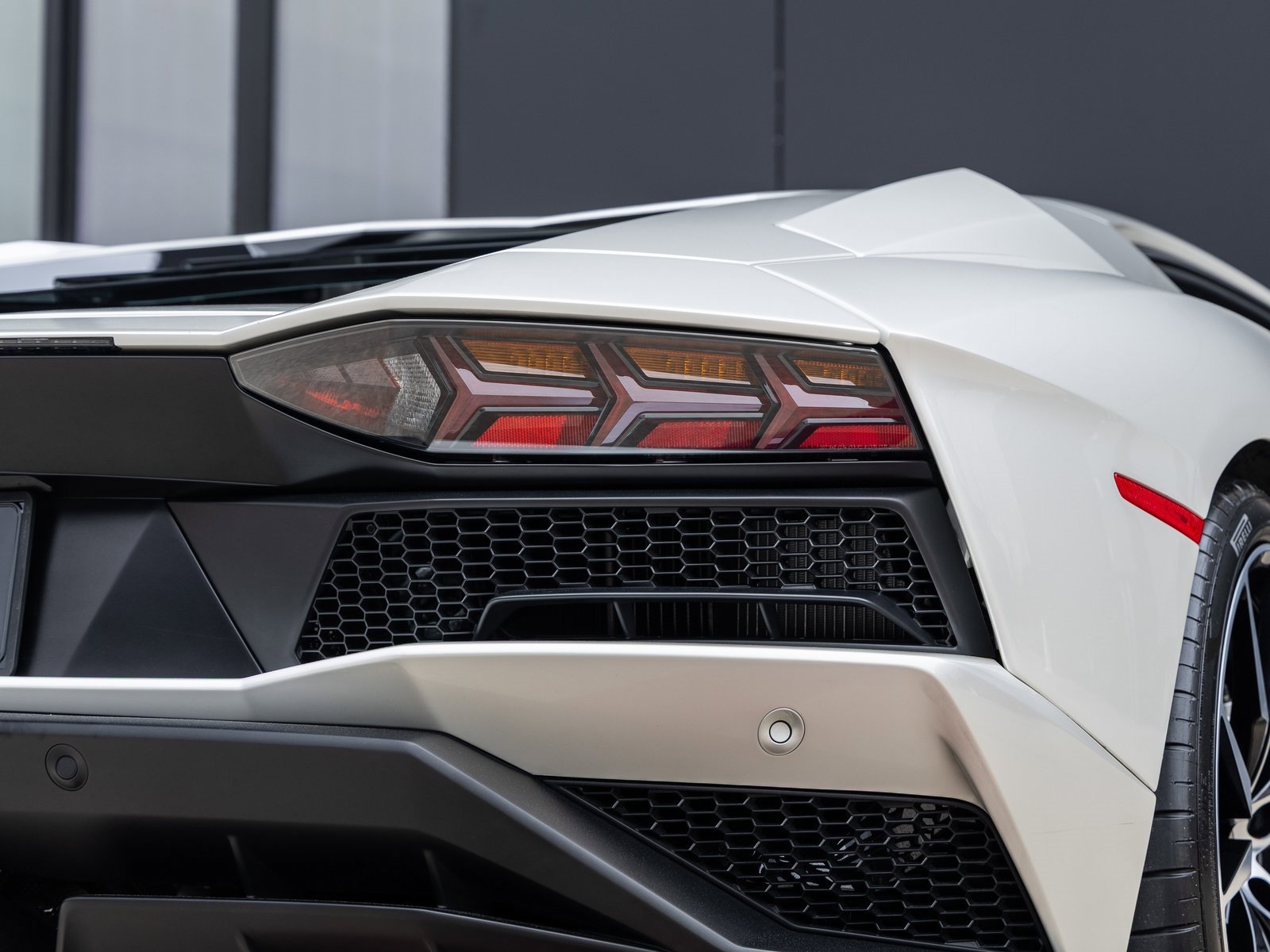 Used 2018 Lamborghini Aventador S image 13