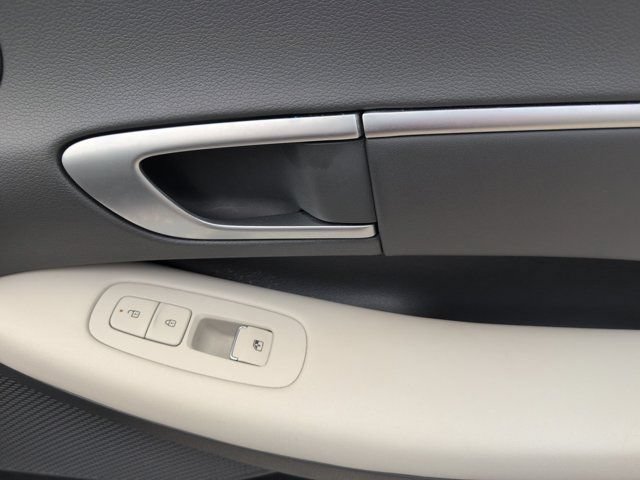 Used 2025 Hyundai Sonata SEL FWD image 33