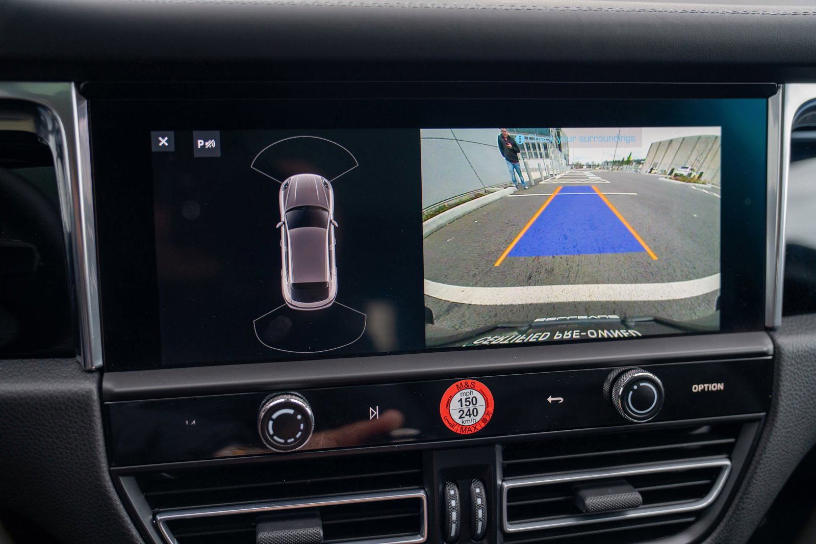 Certified 2025 Porsche Macan image 19