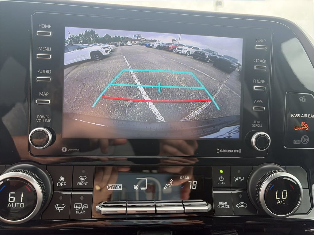 Used 2021 Toyota Highlander L FWD image 23