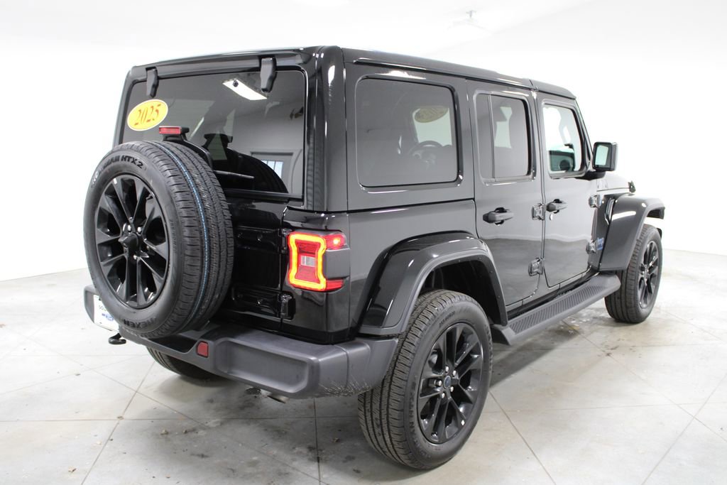 Used 2025 Jeep Wrangler Sahara 4xe image 9