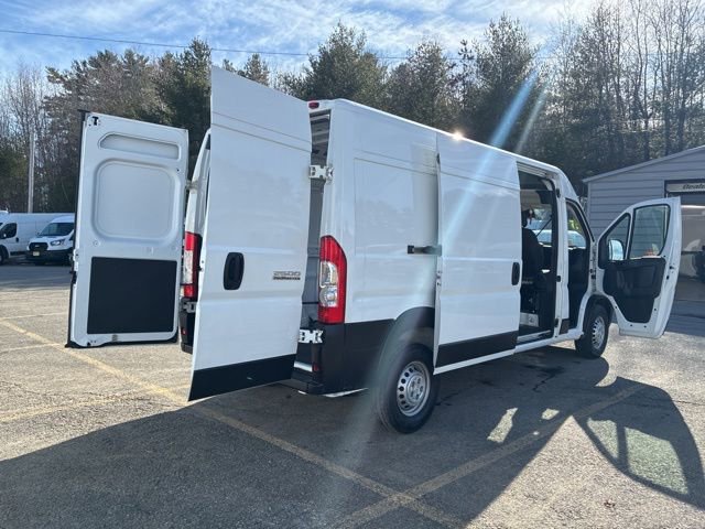 Used 2025 RAM ProMaster 2500 w/ Convenience Group image 11