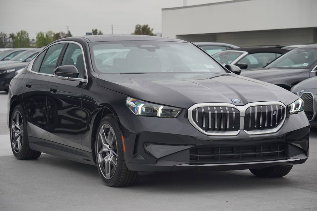 Used 2025 BMW i5 xDrive40 w/ M Sport Package image 3