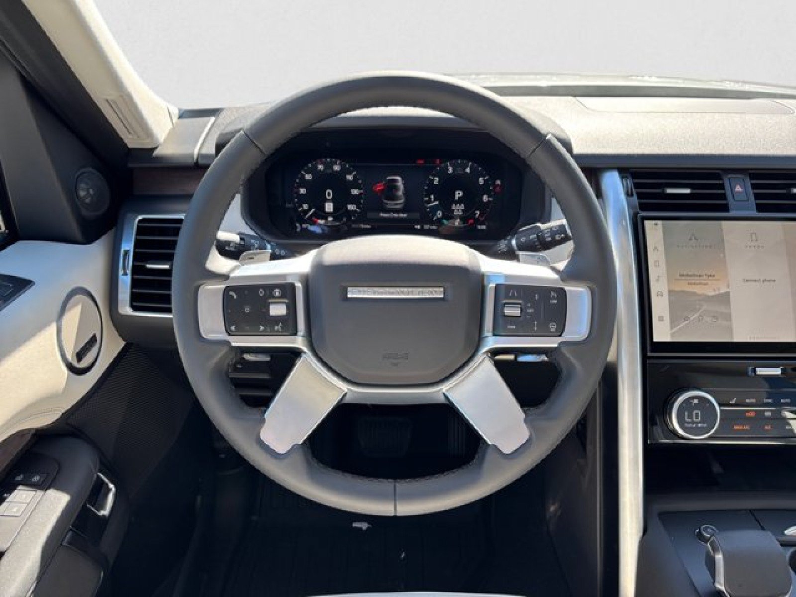Certified 2025 Land Rover Discovery S AWD/4WD image 15