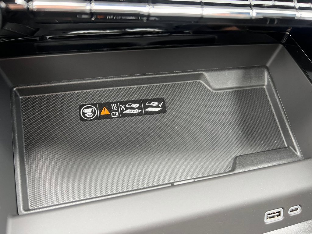 New 2025 Chevrolet Suburban Premier image 13