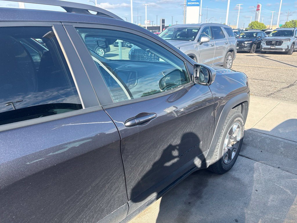 Used 2019 Jeep Cherokee Trailhawk w/ Cold Weather Group AWD/4WD image 16