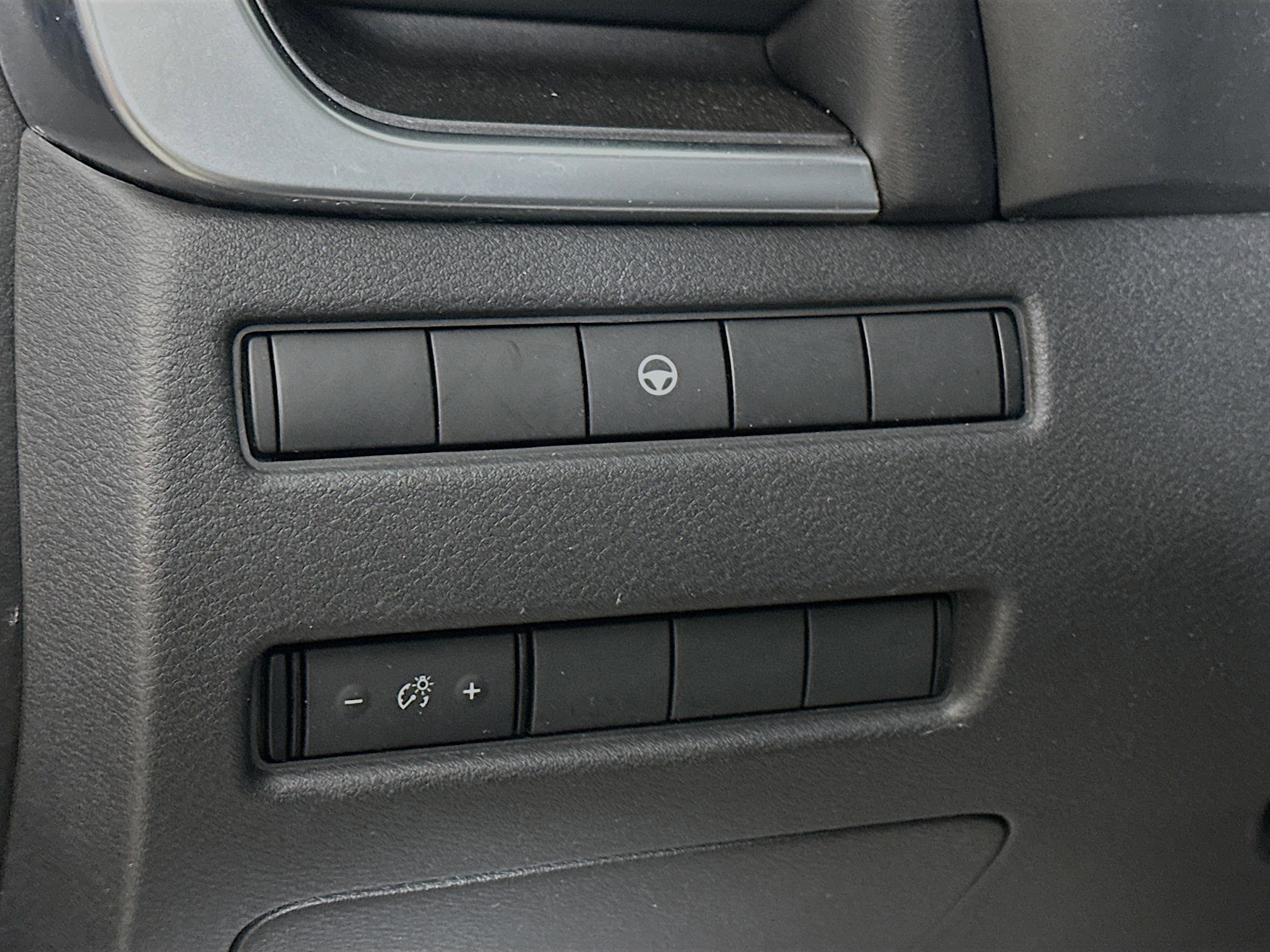 Used 2023 Nissan Rogue SV image 10