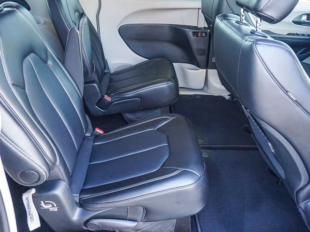 Used 2024 Chrysler Pacifica Touring-L FWD image 14
