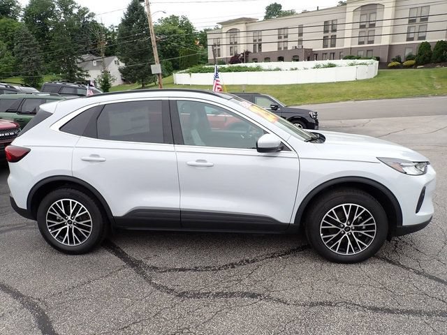 New 2025 Ford Escape SE w/ Class II Trailer Tow Package FWD image 7