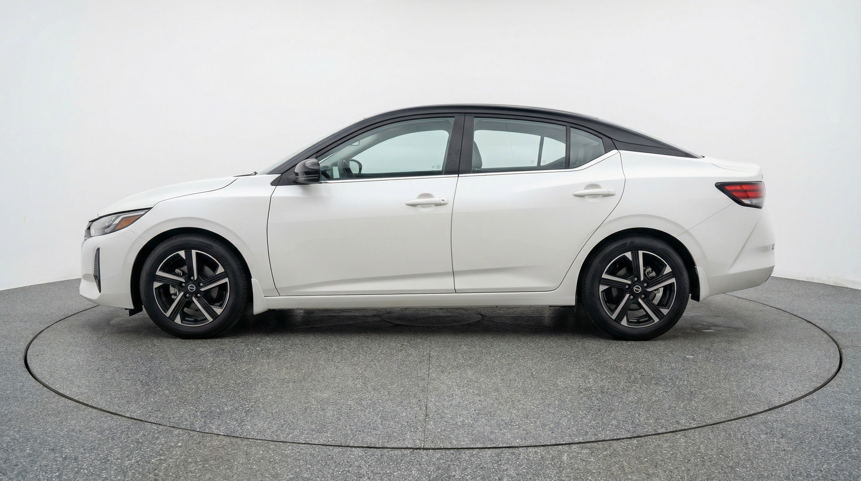 Used 2025 Nissan Sentra SV FWD image 5