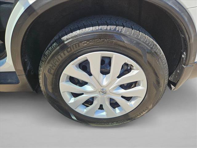 Used 2016 Nissan Rogue S FWD image 9