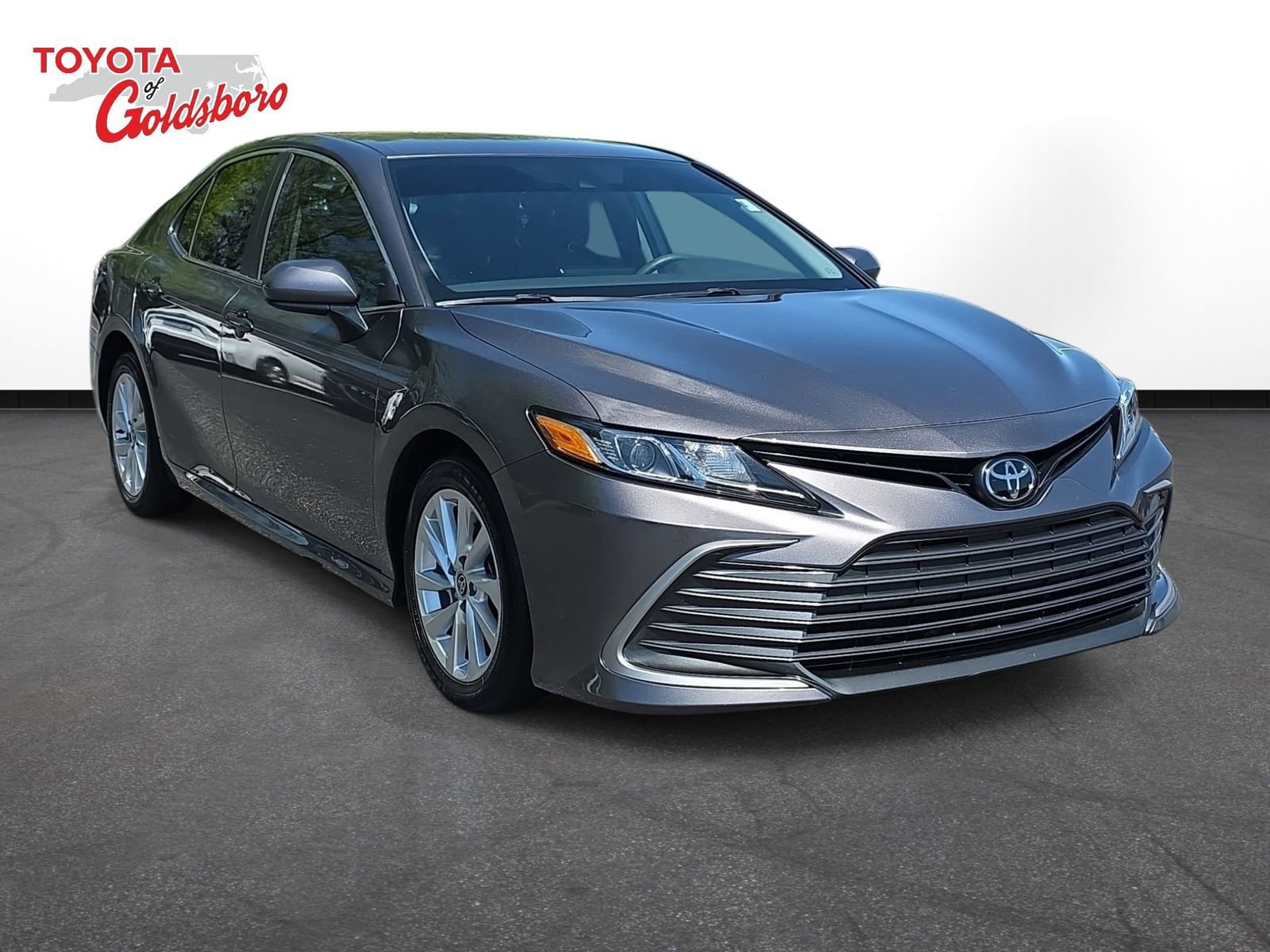 Used 2023 Toyota Camry LE image 3