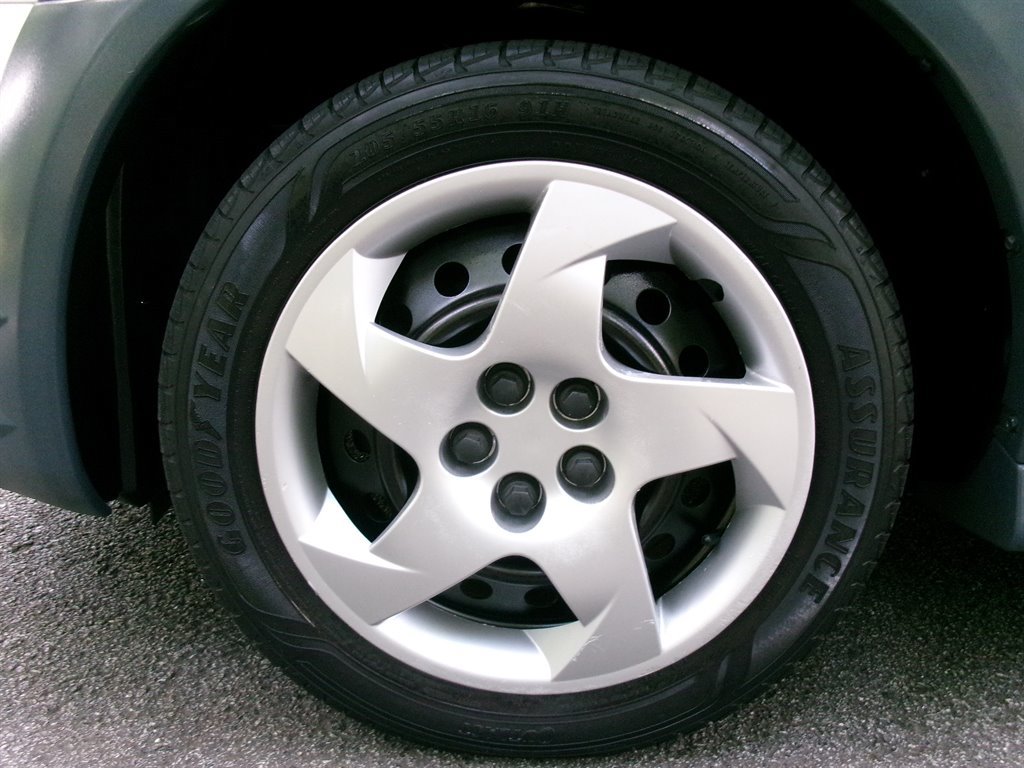 Used 2005 Pontiac Vibe w/ Power Group Value Package FWD image 36