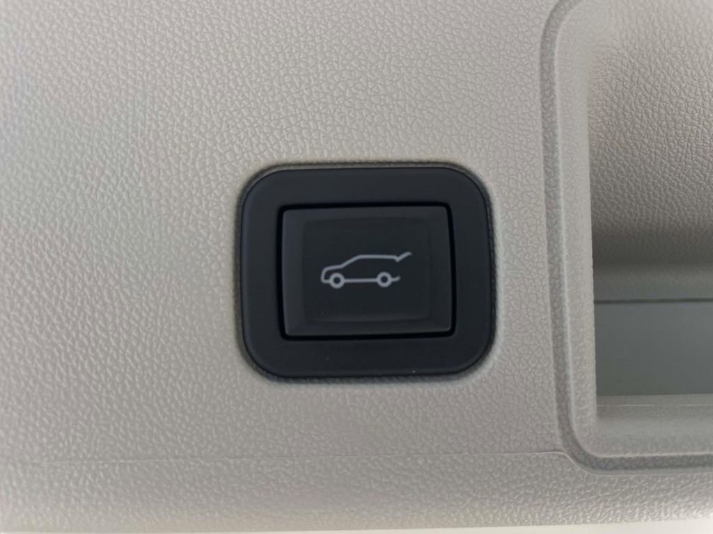 Used 2024 GMC Terrain Denali w/ Denali Premium Package image 10