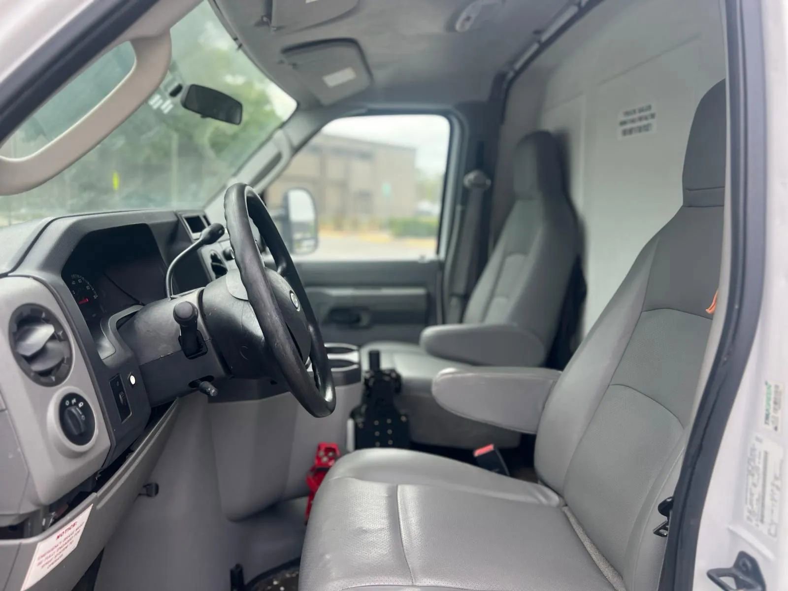 Used 2012 Ford E-450 and Econoline 450 Super Duty image 9