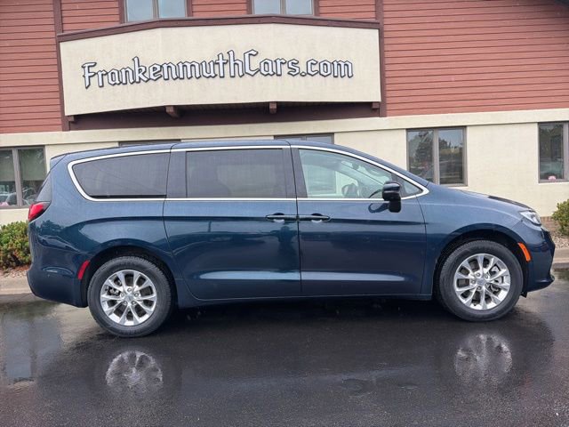Used 2023 Chrysler Pacifica Touring-L AWD/4WD image 7