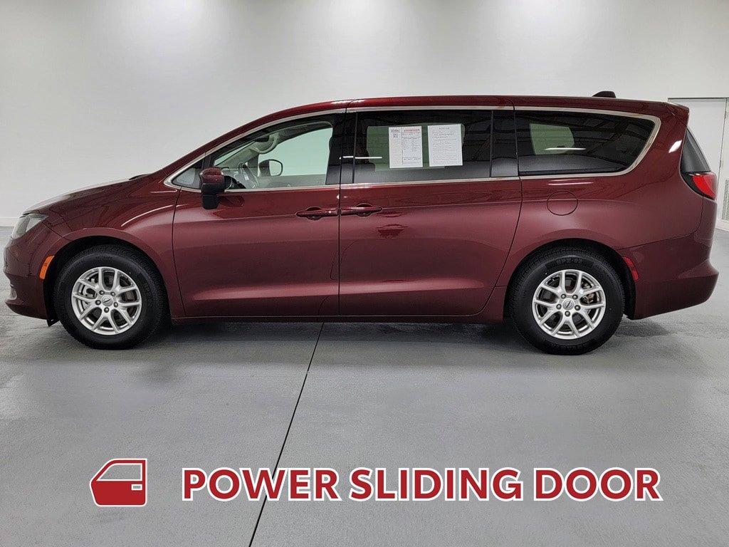 Used 2023 Chrysler Voyager LX FWD image 5