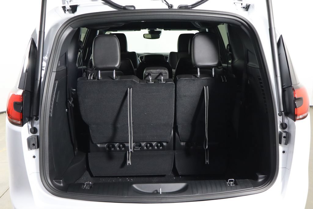 New 2027 Chrysler Pacifica Select FWD image 18