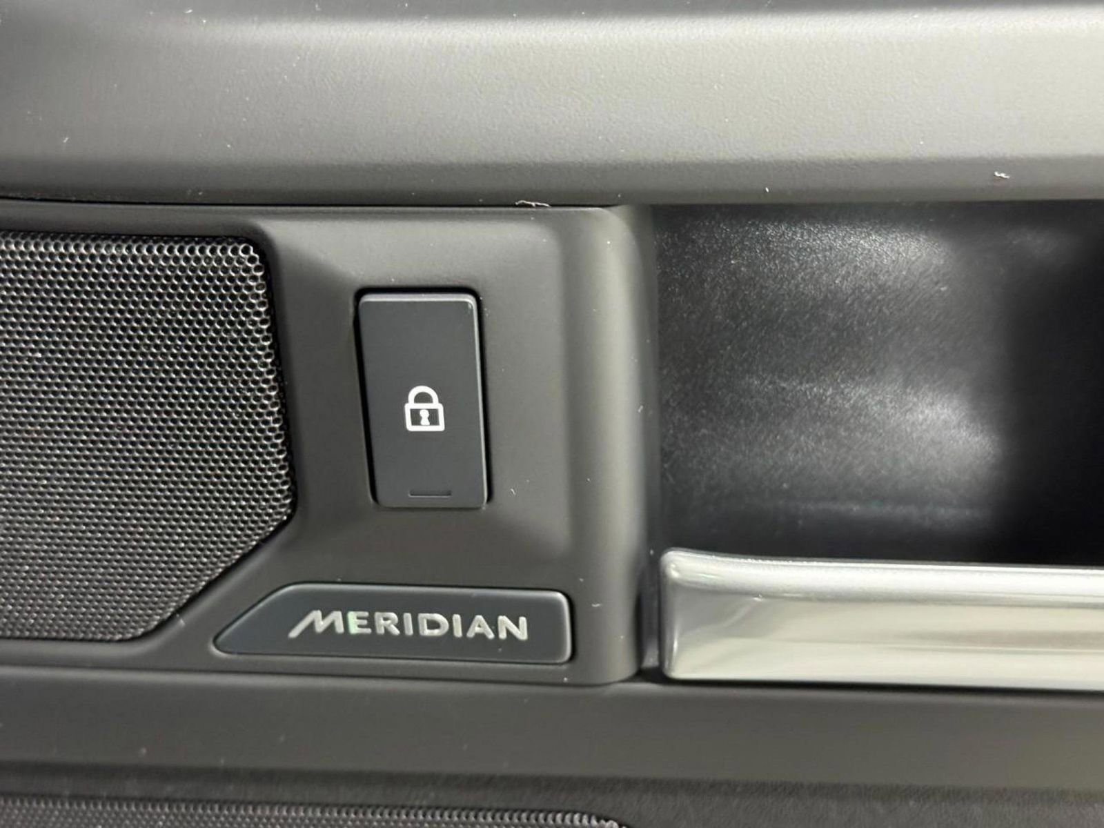 New 2026 Land Rover Defender 110 S image 22