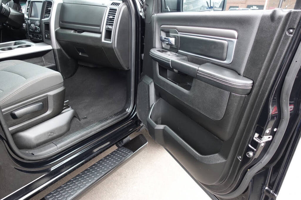 Used 2023 RAM 1500 Warlock AWD/4WD image 31