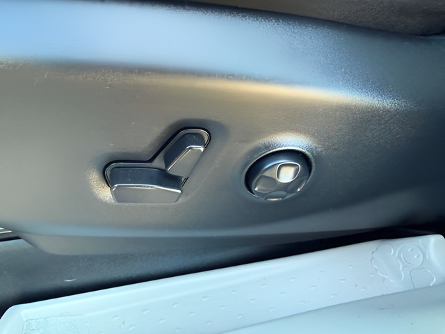 Used 2024 Chrysler Pacifica Touring-L FWD image 19