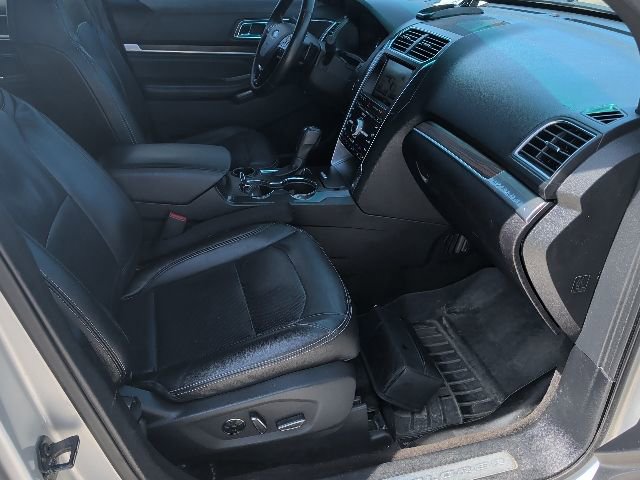Used 2016 Ford Explorer Limited w/ Equipment Group 301A FWD image 9