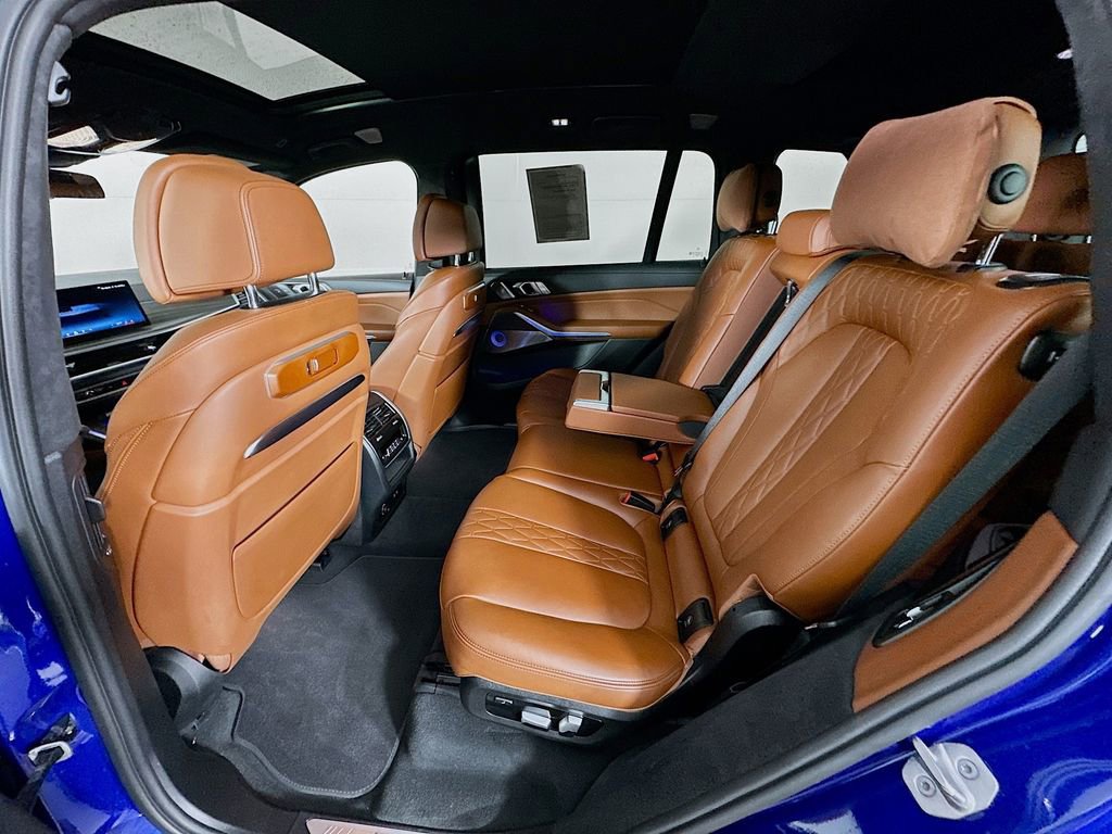 Used 2024 BMW X7 M60i AWD/4WD image 33