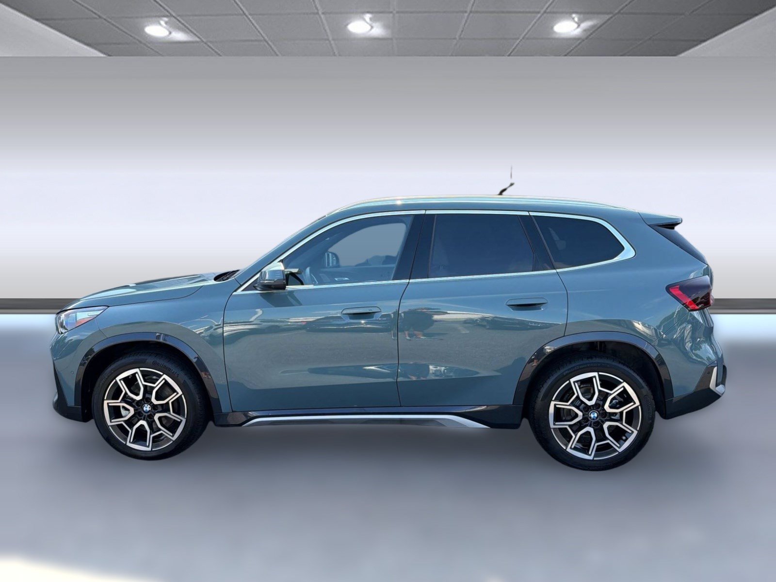 Used 2026 BMW X1 xDrive28i AWD/4WD image 2