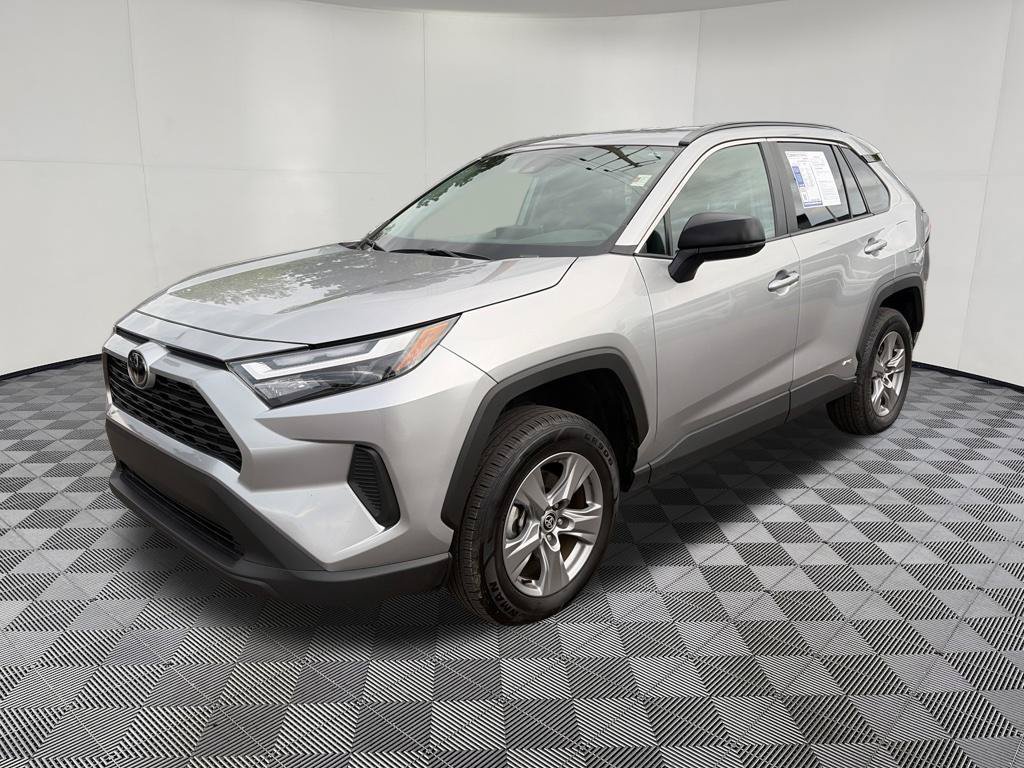 Used 2025 Toyota RAV4 LE AWD/4WD image 4