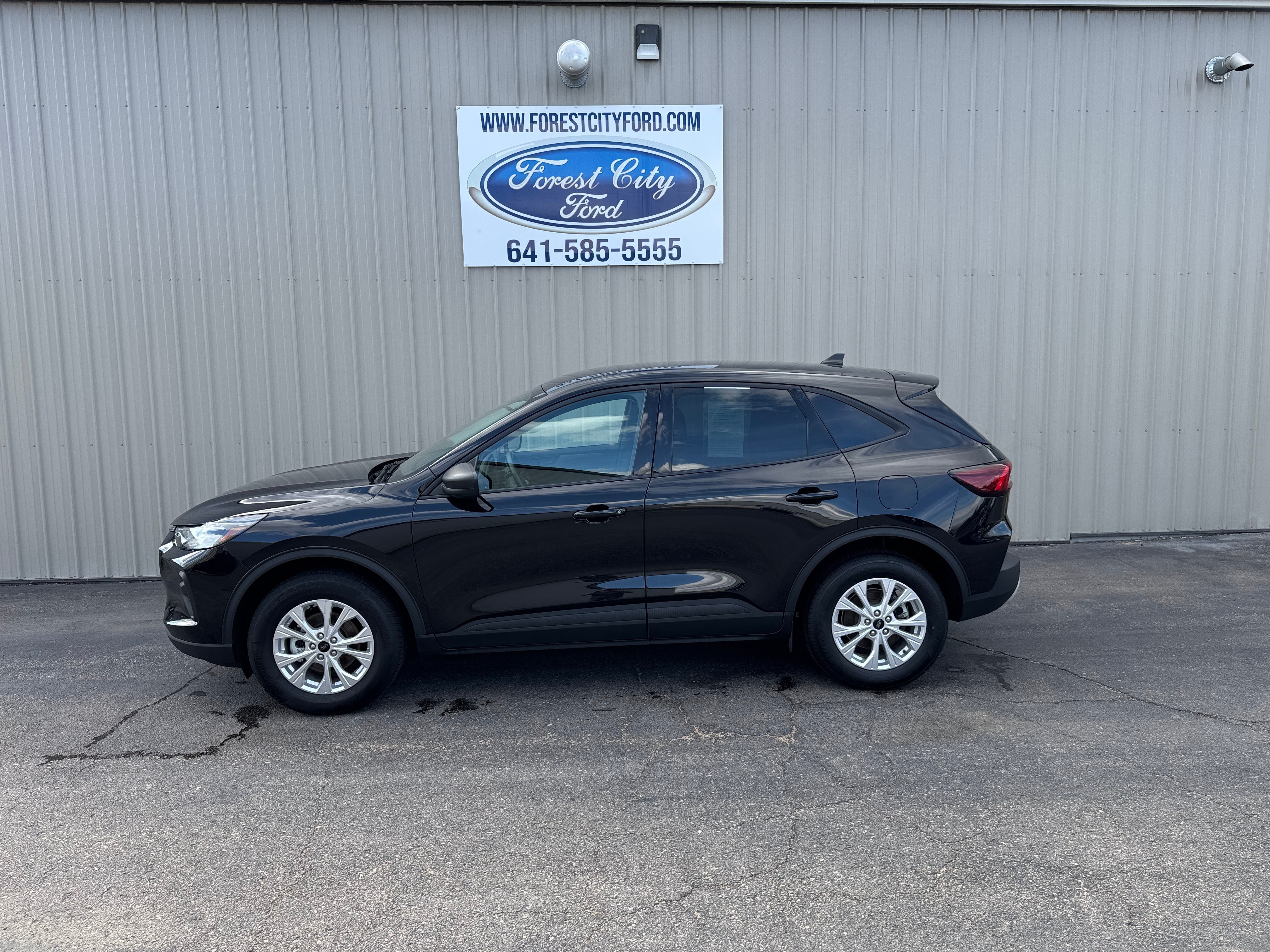 Used 2025 Ford Escape Active AWD/4WD image 1