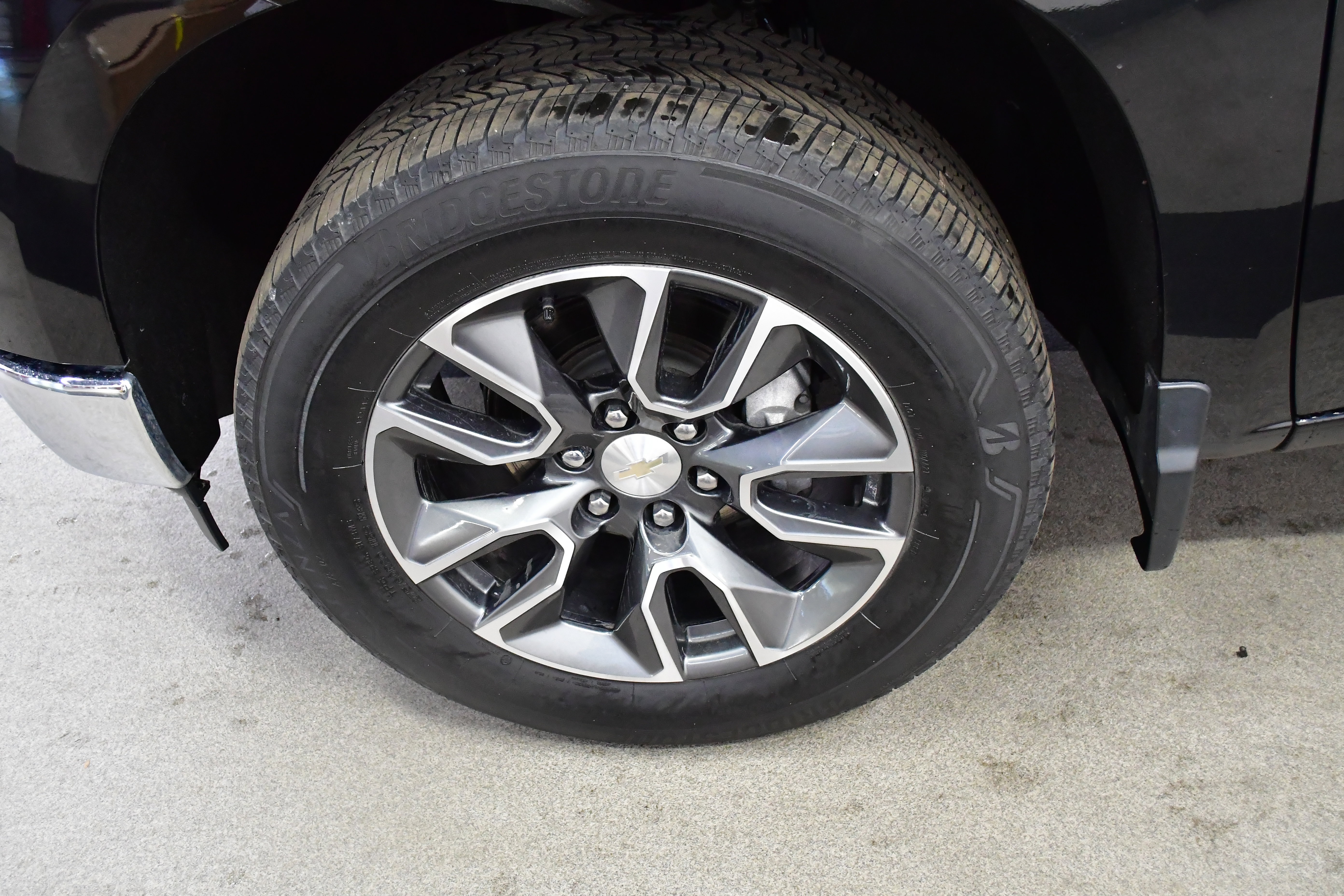 Used 2024 Chevrolet Silverado 1500 LT AWD/4WD image 35