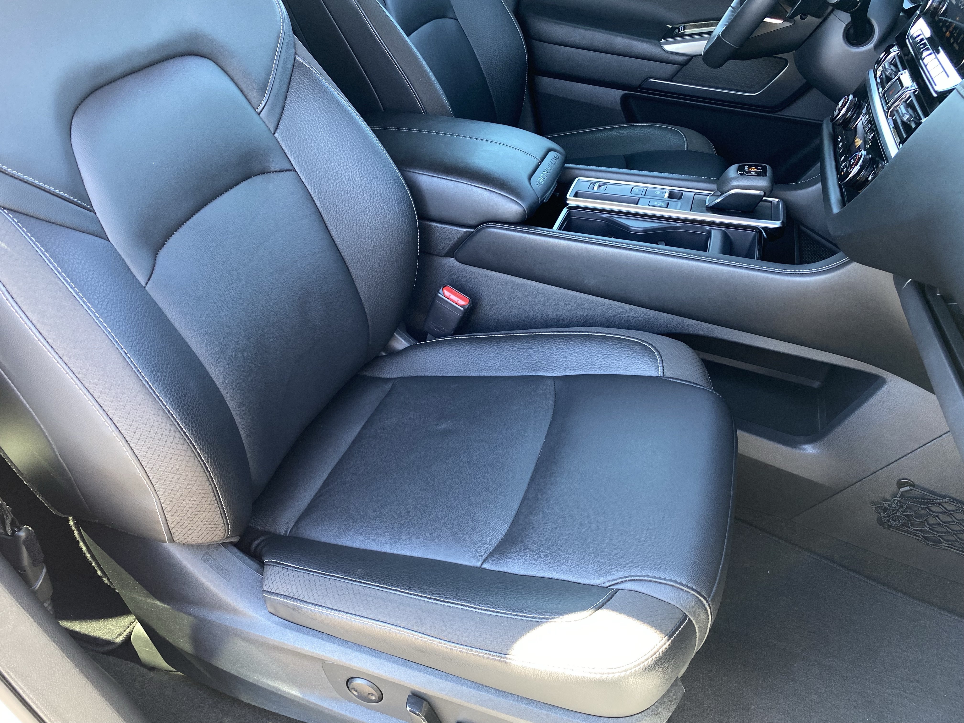 Used 2024 Nissan Pathfinder SL w/ SL Premium Package FWD image 10
