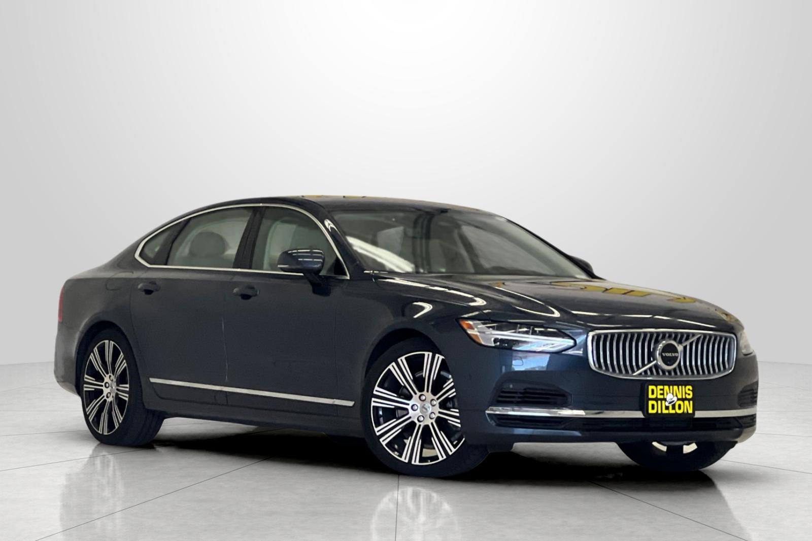 Used 2024 Volvo S90 T8 Ultimate image 2