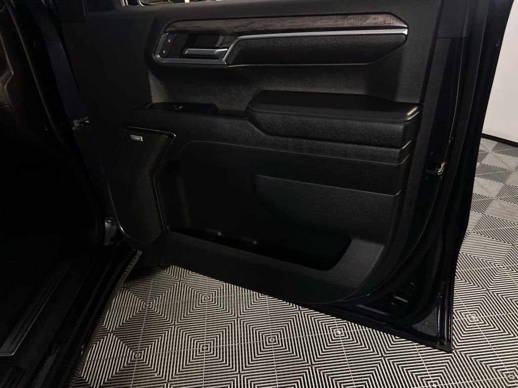 Used 2024 Chevrolet Silverado 1500 LTZ image 33