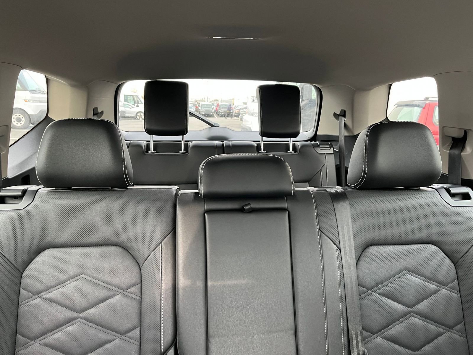 Used 2025 Volkswagen Atlas SE image 38