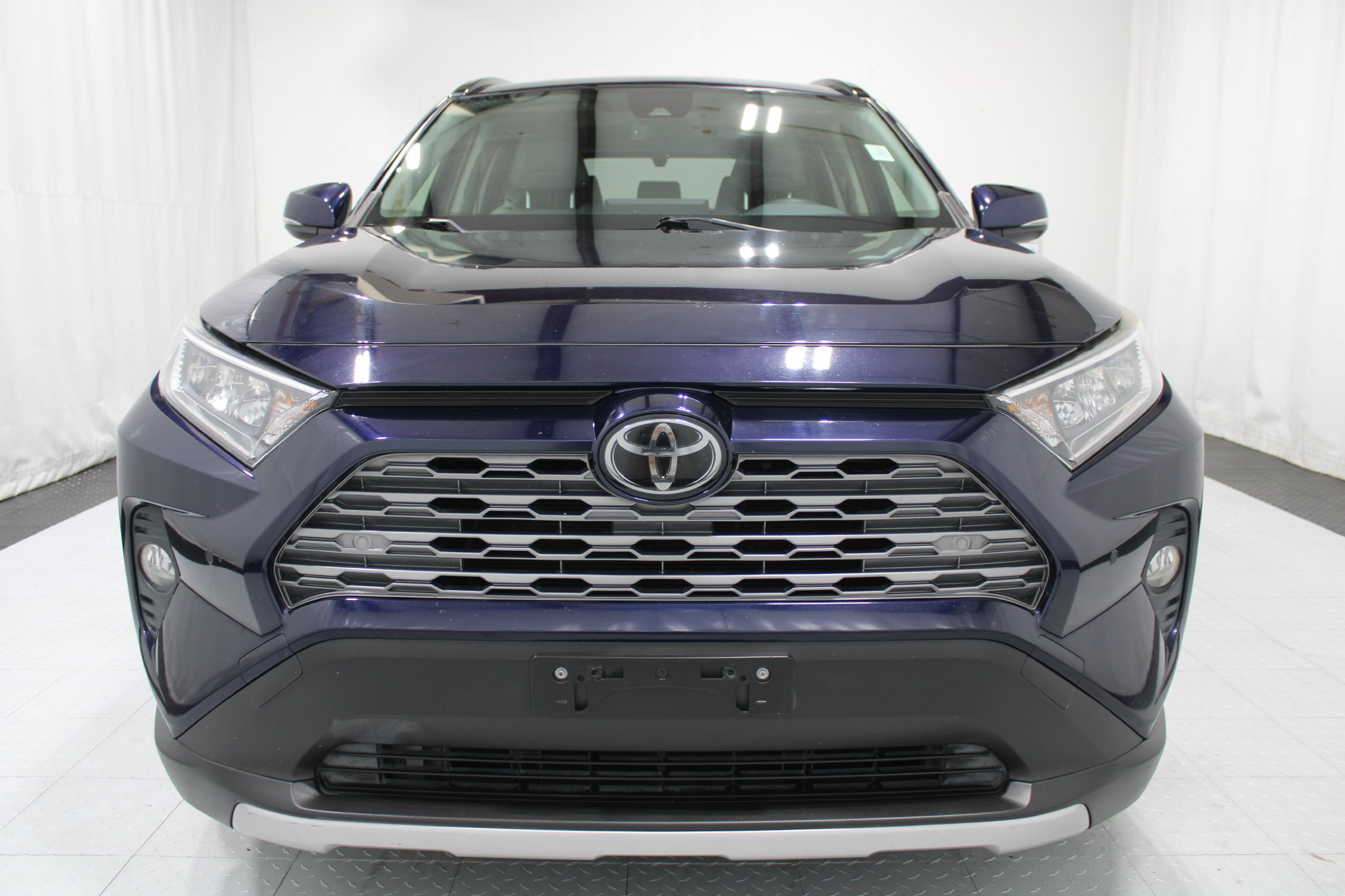 Used 2019 Toyota RAV4 Limited AWD/4WD image 3