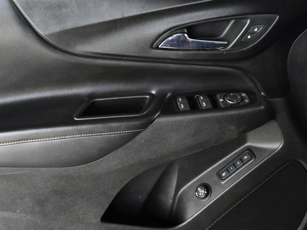 Used 2018 Chevrolet Equinox Premier FWD image 17