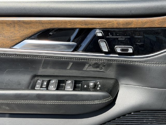 Used 2023 Jeep Grand Wagoneer L Series II AWD/4WD image 25