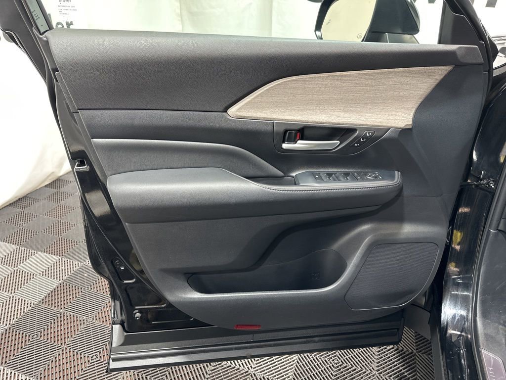 Used 2024 Toyota Grand Highlander Limited image 23