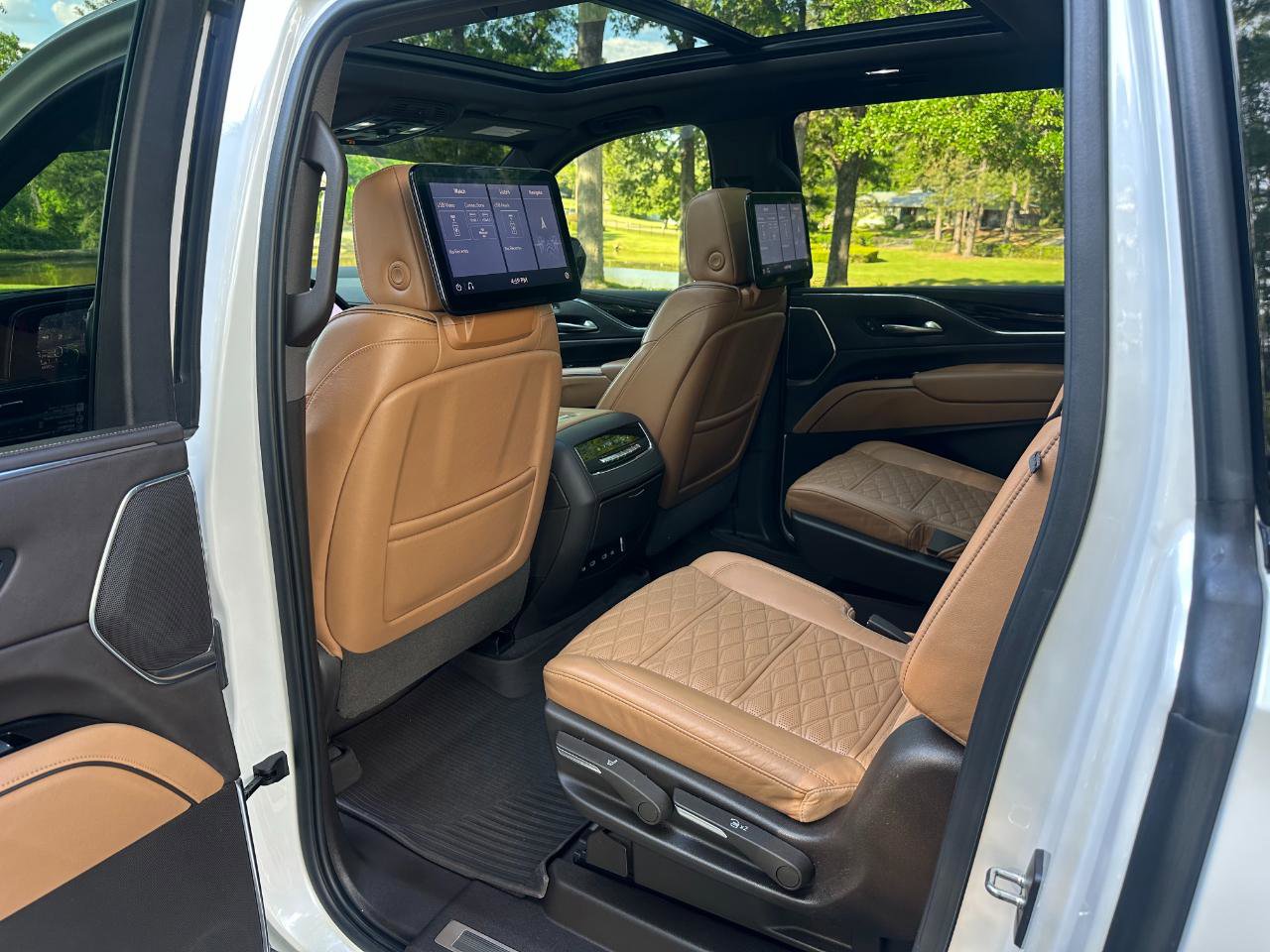 Used 2021 Cadillac Escalade ESV Sport w/ Driver Assist Tech Package image 18