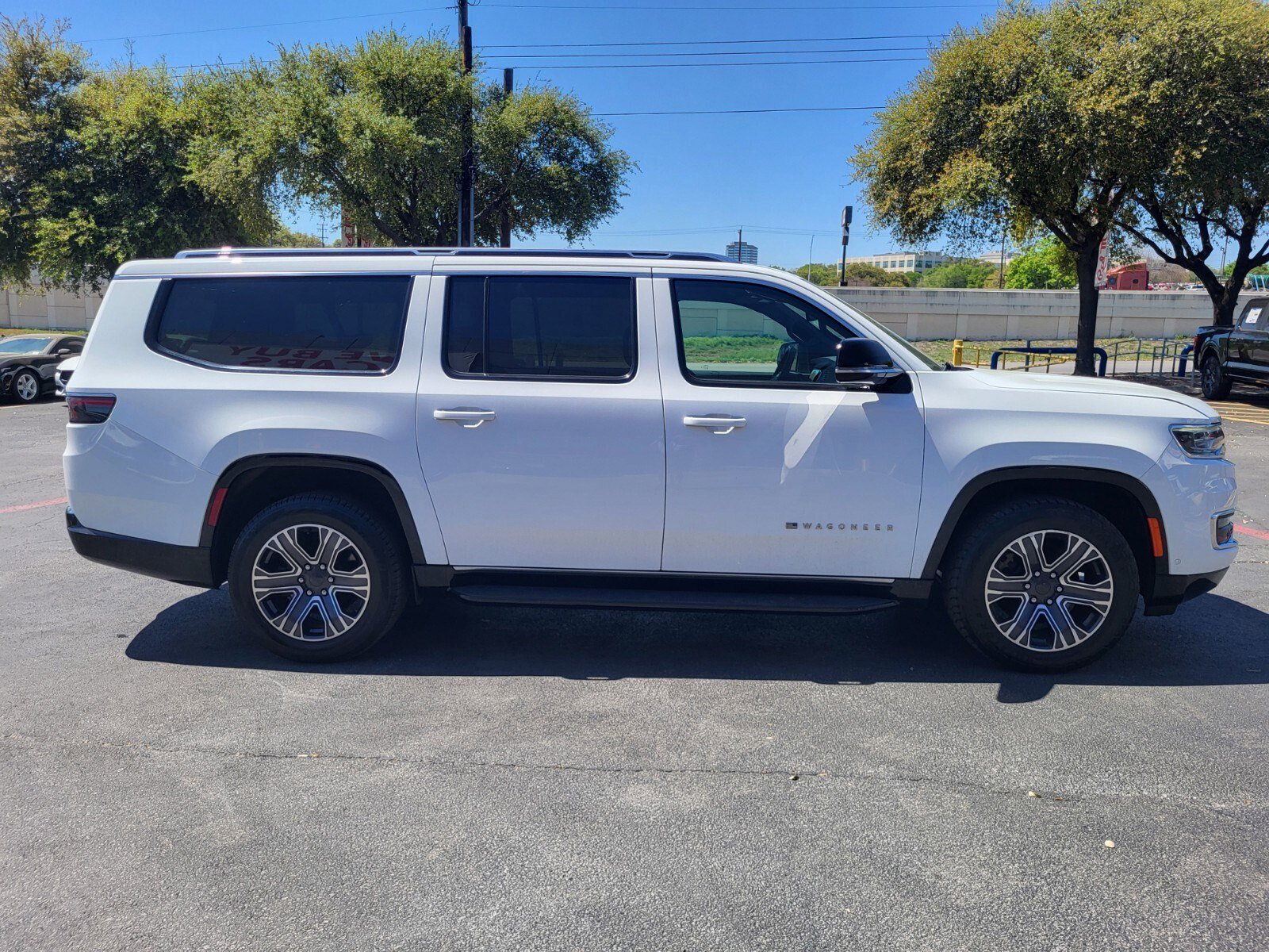 Used 2024 Jeep Wagoneer L Series II w/ Flexible Seating Group image 2