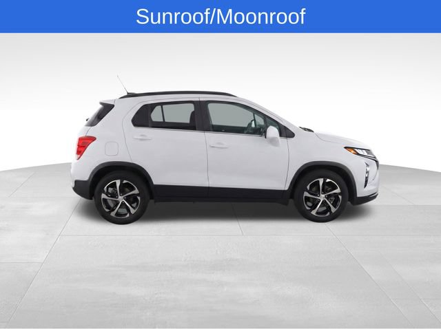 Used 2024 Chevrolet Trax RS w/ Sunroof Package FWD image 8