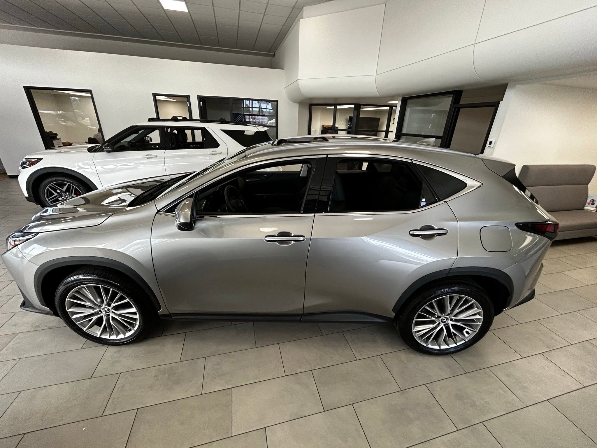 Used 2025 Lexus NX 350h AWD w/ Premium Package image 4