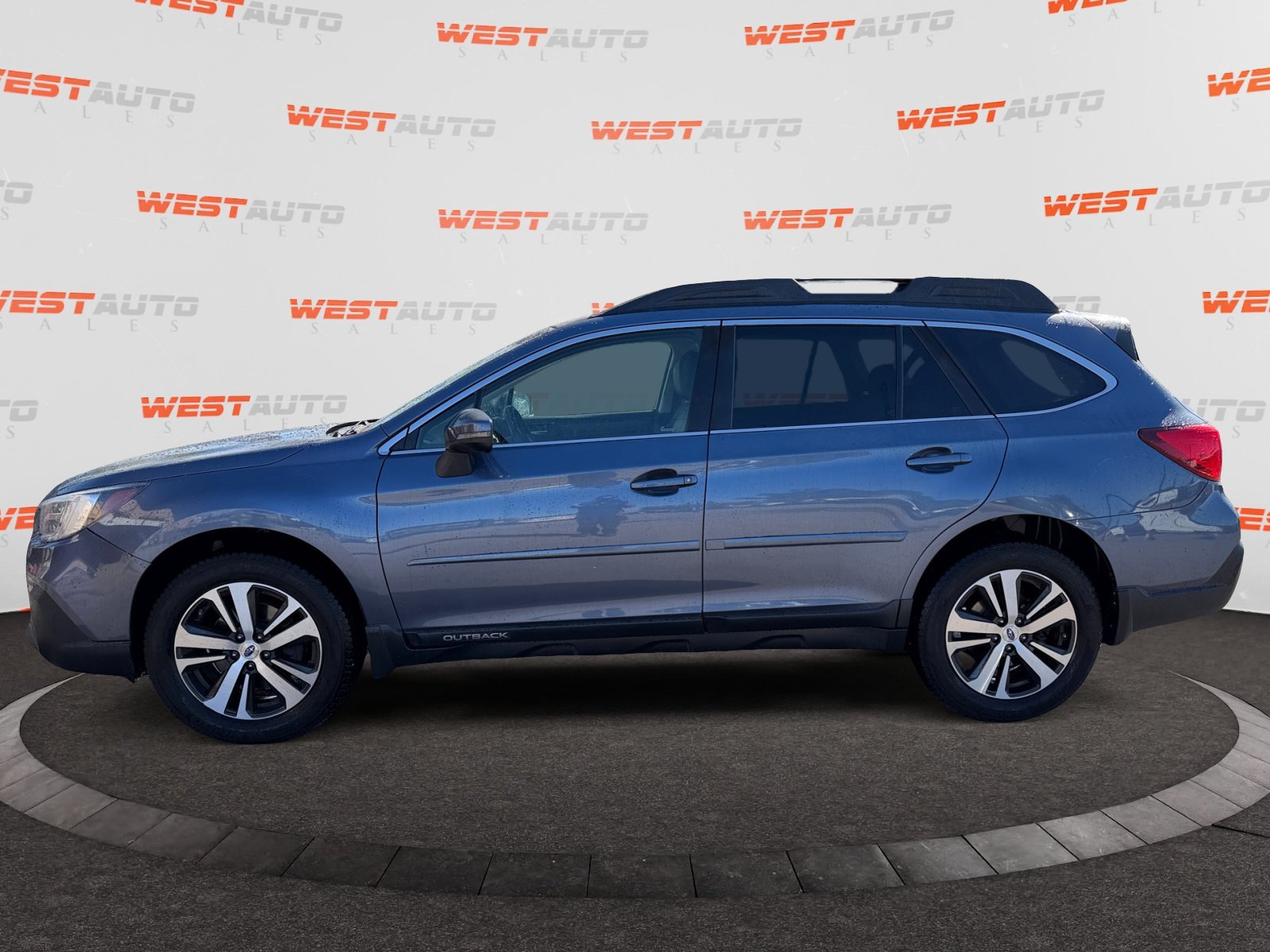 Used 2018 Subaru Outback 3.6R Limited w/ Popular Package #2 AWD/4WD image 2