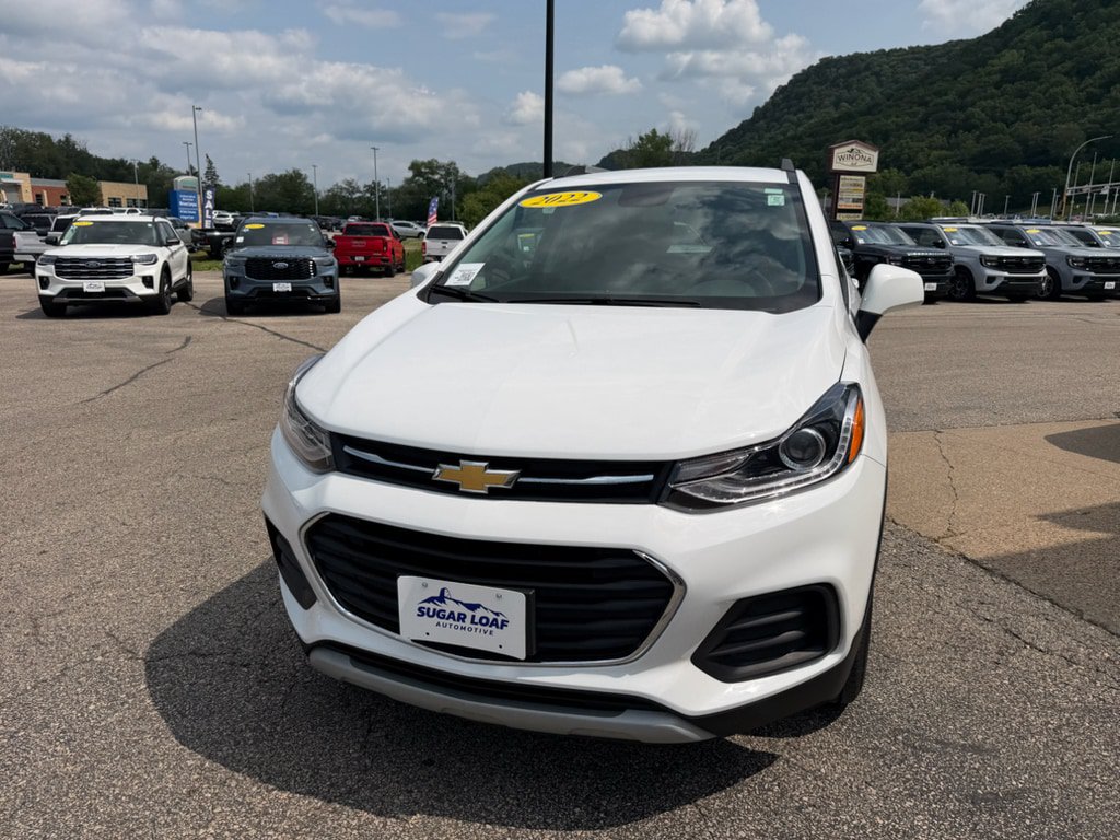 Used 2022 Chevrolet Trax LT w/ LT Convenience Package AWD/4WD image 2