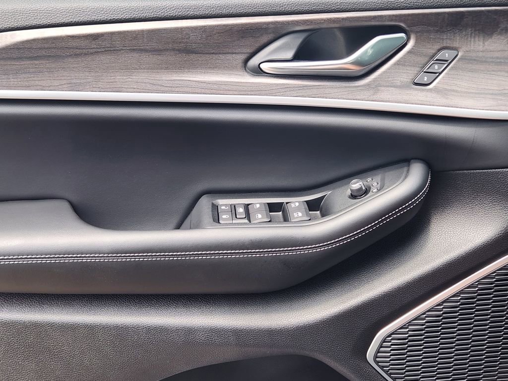 New 2026 Jeep Grand Cherokee Limited RWD image 15